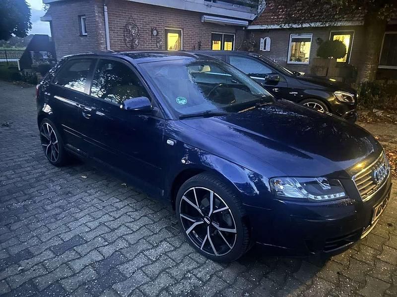 Blauw Gebruikt 2004 Audi A3 Attraction Hatchback | € 2.000 (Eerlijke prijs) - Afbeelding 1/4