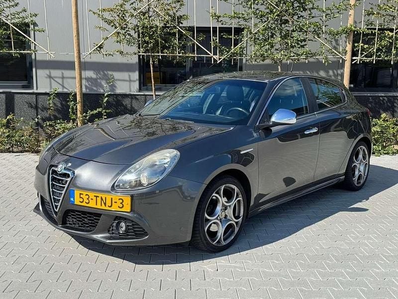 Grijs Gebruikt 2012 Alfa Romeo Giulietta Distinctive Hatchback | € 5.950 (Eerlijke prijs) - Afbeelding 1/4