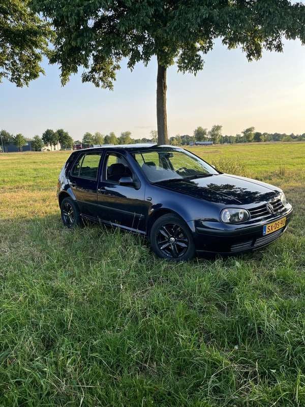 Blauw Gebruikt 1998 VW Golf IV Trendline Hatchback | € 4.000 (Duur) - Afbeelding 1/4