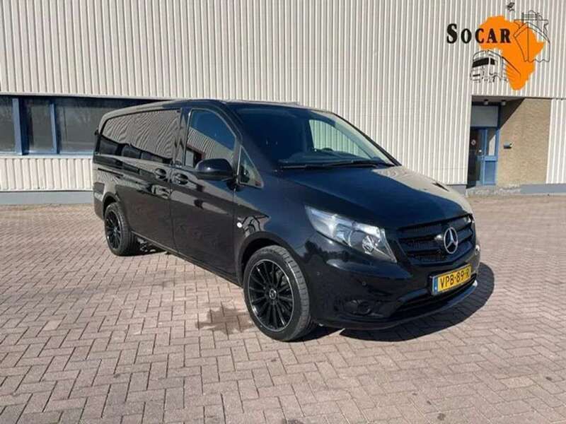 Zwart Gebruikt 2022 Mercedes Vito MPV | € 21.900 - Afbeelding 1/4