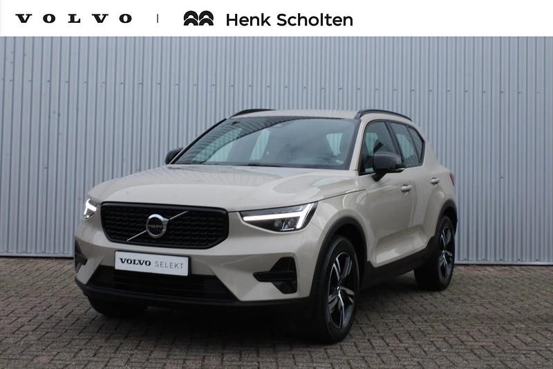 Bruin Gebruikt 2024 Volvo XC40 Plus SUV | € 42.950 (Eerlijke prijs) - Afbeelding 1/4