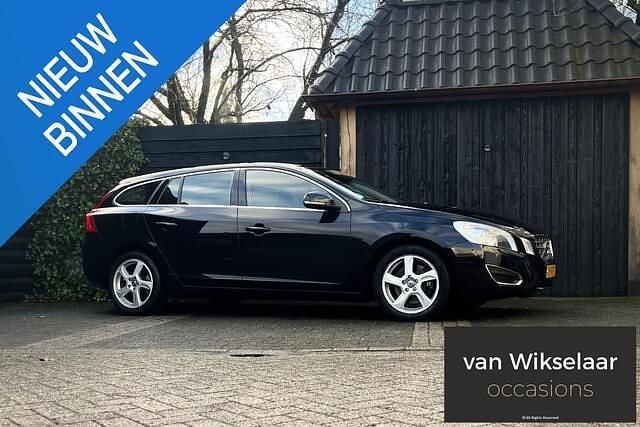Zwart Occasion 2011 Volvo V60 Momentum Stationwagen | € 10.945 (Eerlijke prijs) - Afbeelding 1/4