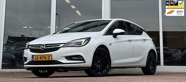 Wit Gebruikt 2016 Opel Astra Innovation Hatchback | € 8.494 (Eerlijke prijs) - Afbeelding 1/3