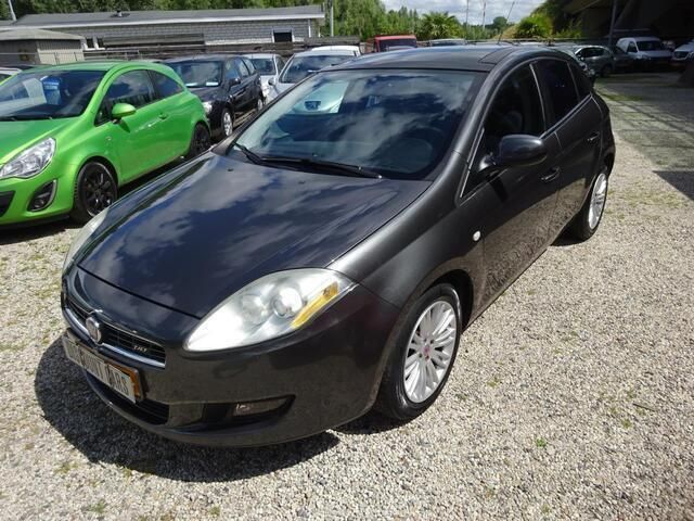 Grijs Gebruikt 2008 Fiat Bravo Hatchback | € 2.495 (Eerlijke prijs) - Afbeelding 1/4