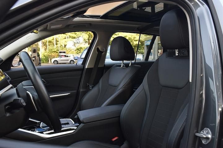 Occasion BMW 330e Executive 2022 Grijs (metallic) Stationwagen