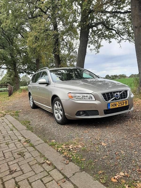 Occasion Volvo V70 Momentum 2011 Beige (metallic) Stationwagen