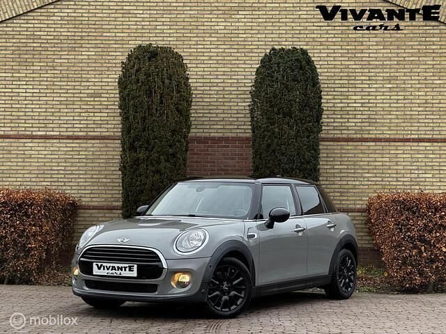 Grijs Gebruikt 2017 Mini Cooper Business Hatchback | € 15.695 (Eerlijke prijs) - Afbeelding 1/4
