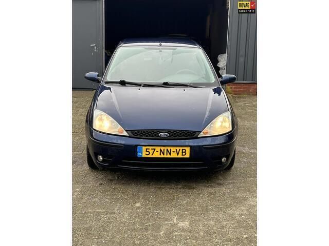 Blauw Gebruikt 2004 Ford Focus Hatchback | € 750 (Goede deal) - Afbeelding 1/4