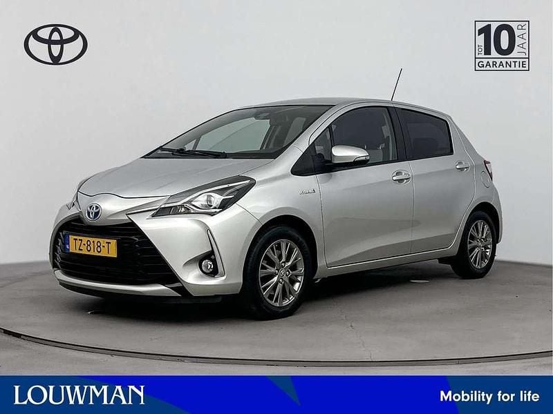 Grijs Gebruikt 2018 Toyota Yaris Hybrid Hatchback | € 17.950 (Eerlijke prijs) - Afbeelding 1/3