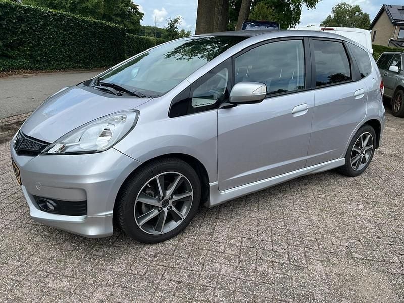 Grijs Gebruikt 2015 Honda Jazz SI Hatchback | € 12.950 (Iets duurder) - Afbeelding 1/4