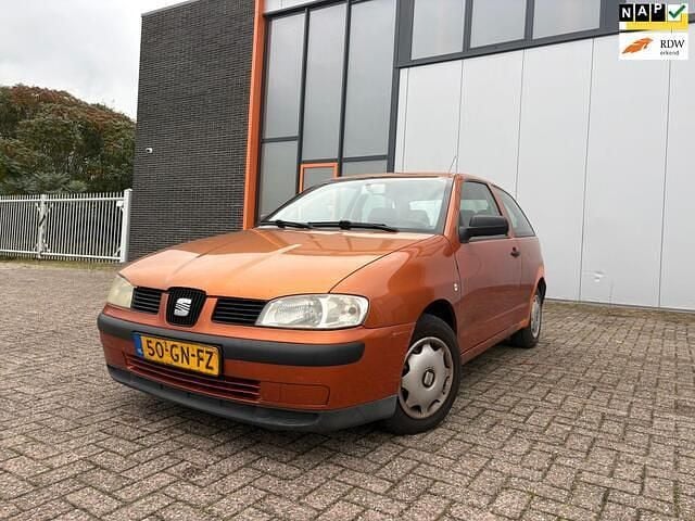 Oranje Gebruikt 2001 Seat Ibiza Stella Hatchback | € 595 - Afbeelding 1/4