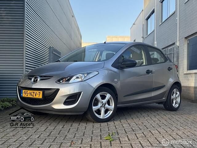 Grijs Gebruikt 2010 Mazda 2 Hatchback | € 4.945 (Eerlijke prijs) - Afbeelding 1/4