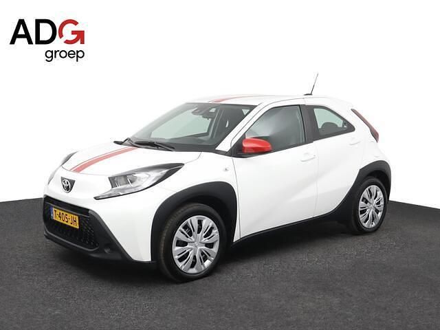 Wit Gebruikt 2023 Toyota Aygo Play Hatchback | € 17.450 (Eerlijke prijs) - Afbeelding 1/4