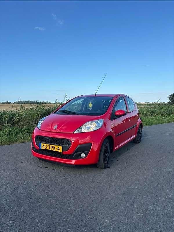 Rood Gebruikt 2012 Peugeot 107 Active Hatchback | € 1.875 (Goede deal) - Afbeelding 1/4