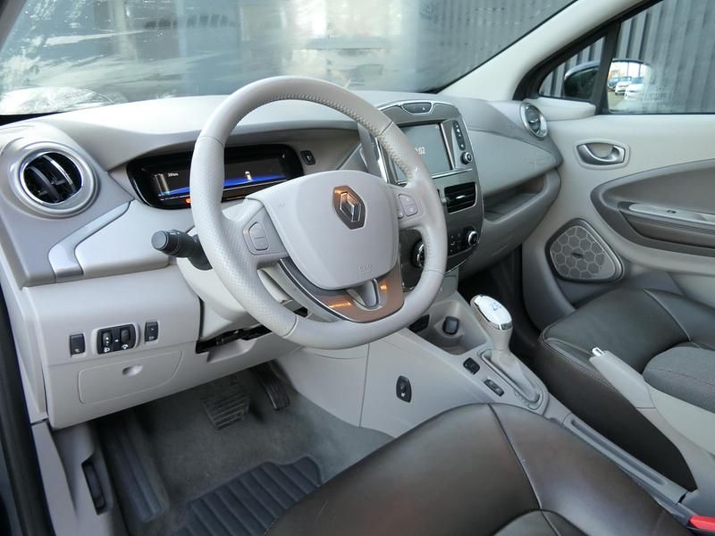 Occasion Renault Zoe Bose Edition 68 kW (93 PK) 2018 Grijs (metallic) Hatchback