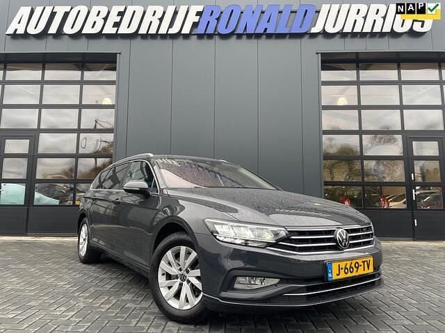Grijs Occasion 2020 VW Passat Comfortline Stationwagen | € 23.750 (Eerlijke prijs) - Afbeelding 1/4
