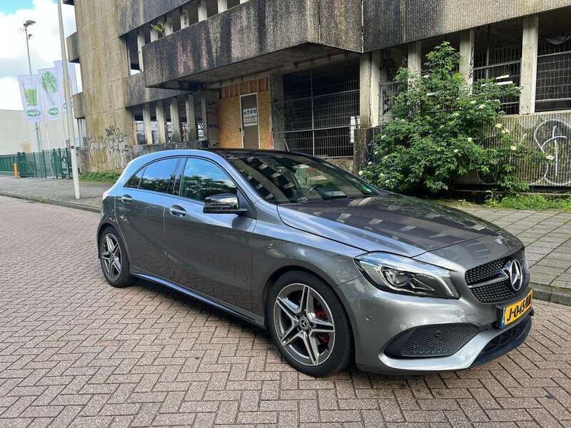 Grijs Gebruikt 2018 Mercedes A180 Business Stationwagen | € 15.500 (Eerlijke prijs) - Afbeelding 1/4
