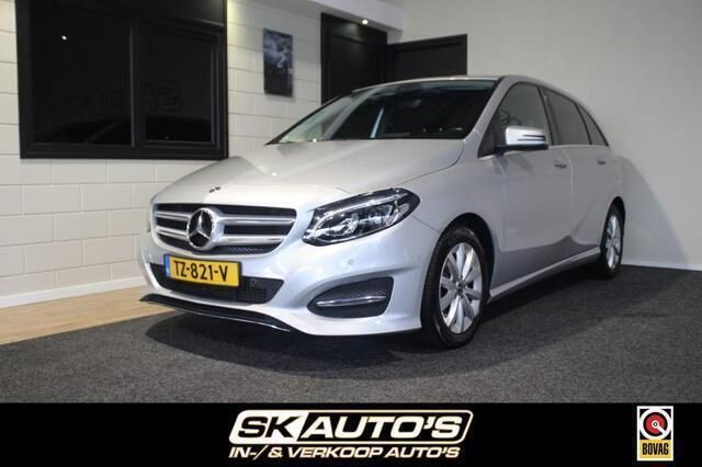 Grijs, metallic lak Gebruikt 2018 Mercedes B180 Ambition MPV | € 19.995 (Eerlijke prijs) - Afbeelding 1/4