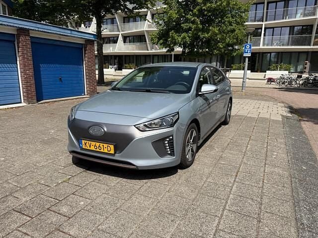 Grijs Gebruikt 2017 Hyundai Ioniq Comfort Sedan | € 7.700 (Eerlijke prijs) - Afbeelding 1/4