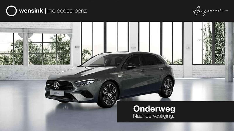 Grijs Nieuw 2025 Mercedes A250 Business Hatchback | € 51.878 (Duur) - Afbeelding 1/4