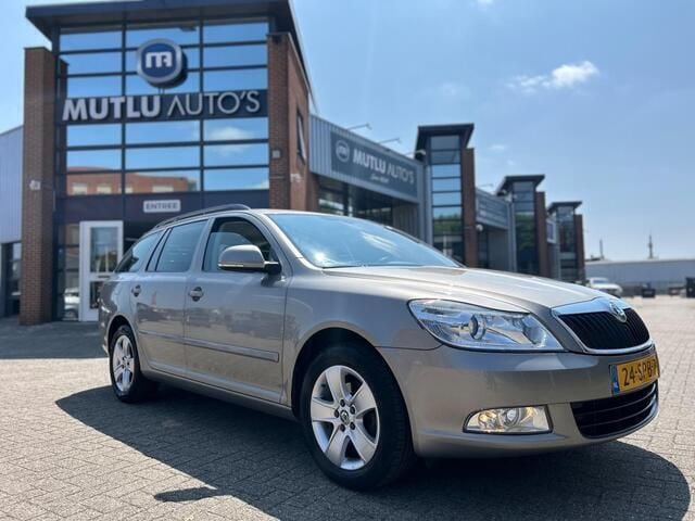 Beige Gebruikt 2011 Skoda Octavia Business Line Stationwagen | € 5.490 (Eerlijke prijs) - Afbeelding 1/4