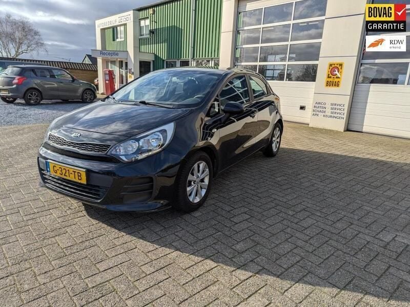 Zwart Gebruikt 2017 Kia Rio Hatchback | € 10.250 (Iets duurder) - Afbeelding 1/4