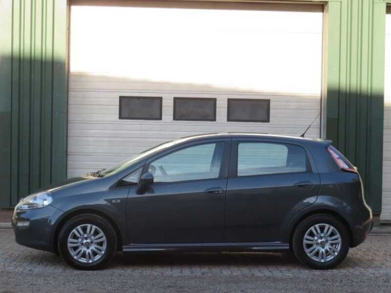 Grijs Gebruikt 2014 Fiat Punto Street Hatchback | € 5.950 (Iets duurder) - Afbeelding 1/4