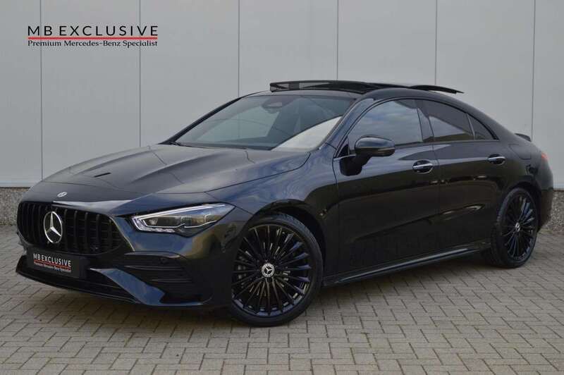 Zwart Gebruikt 2023 Mercedes CLA180 AMG Sedan | € 46.990 - Afbeelding 1/4