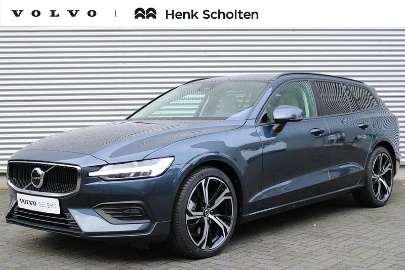 Blauw Nieuw 2025 Volvo V60 Stationwagen | € 55.144 - Afbeelding 1/4