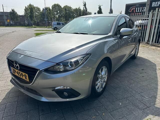 Grijs Gebruikt 2015 Mazda 3 Hatchback | € 14.750 (Eerlijke prijs) - Afbeelding 1/4
