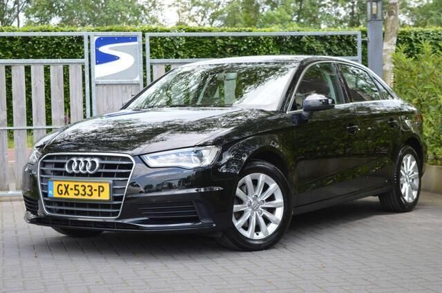Zwart Gebruikt 2015 Audi A3 Attraction Sedan | € 15.750 (Iets duurder) - Afbeelding 1/4
