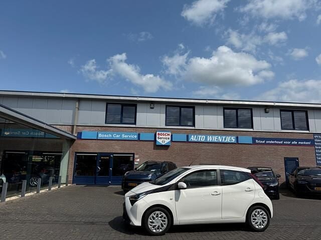 Wit Gebruikt 2020 Toyota Aygo X-play Hatchback | € 11.450 (Eerlijke prijs) - Afbeelding 1/4