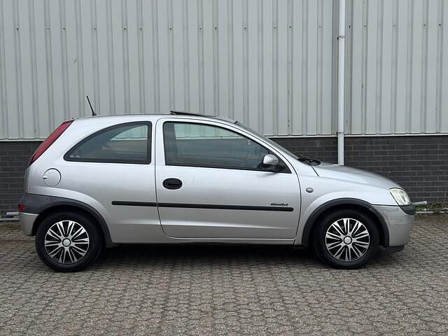 Occasion Opel Corsa Comfort 90 PK (66 kW) 2001 Grijs Hatchback