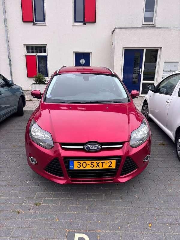 Rood Gebruikt 2012 Ford Focus Stationwagen | € 3.600 (Eerlijke prijs) - Afbeelding 1/4