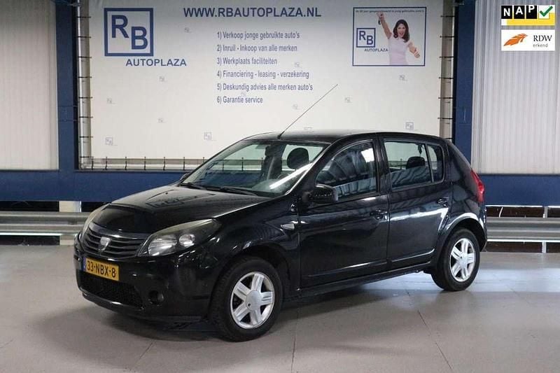 Zwart Gebruikt 2010 Dacia Sandero Hatchback | € 2.250 (Eerlijke prijs) - Afbeelding 1/4