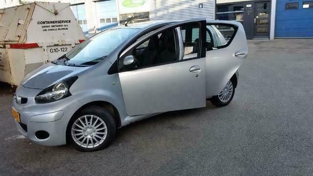 Occasion Toyota Aygo 68 PK (50 kW) 2009 Zilver Hatchback