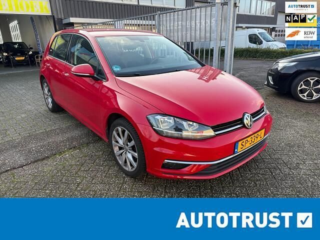 Rood Gebruikt 2018 VW Golf VII Highline Hatchback | € 9.995 (Goede deal) - Afbeelding 1/4