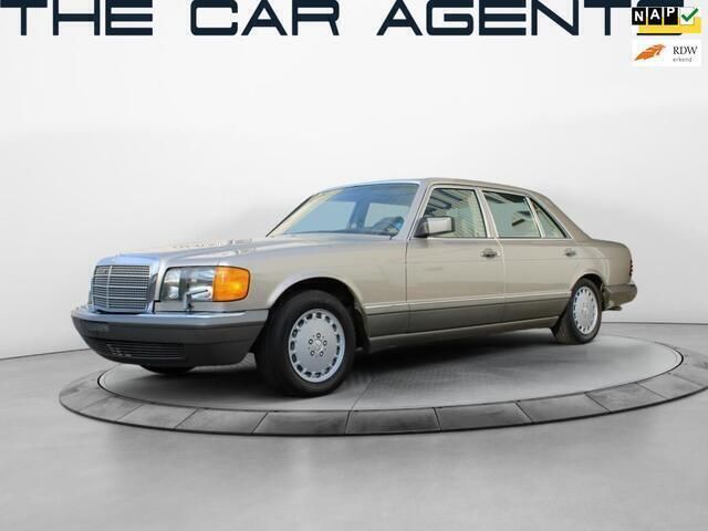 Beige Gebruikt 1985 Mercedes S560 Sedan | € 16.750 - Afbeelding 1/4
