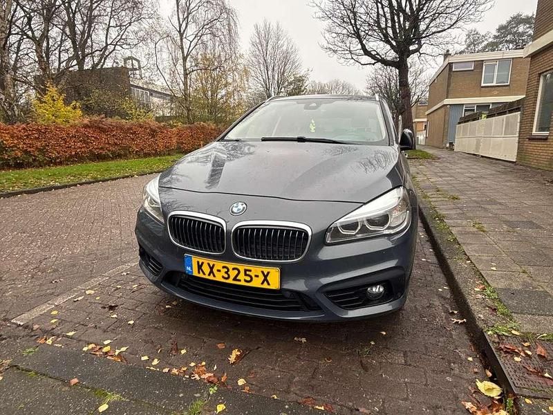 Grijs Occasion 2016 BMW 225 Stationwagen | € 12.500 (Eerlijke prijs) - Afbeelding 1/4