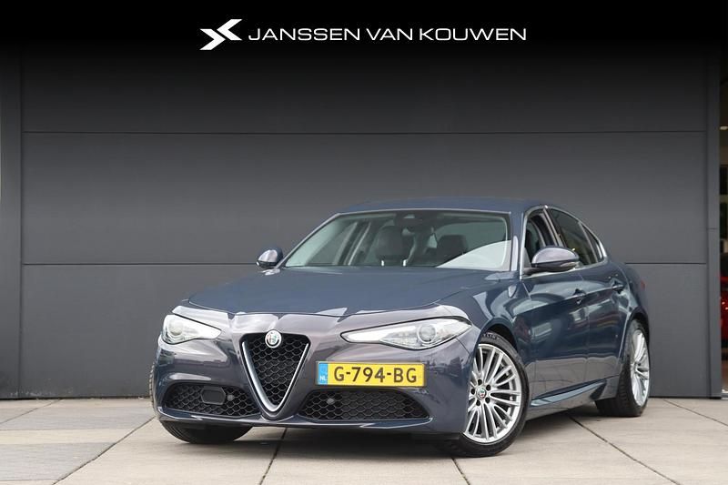Grijs Gebruikt 2019 Alfa Romeo Giulia Super Sedan | € 24.885 (Goede deal) - Afbeelding 1/4