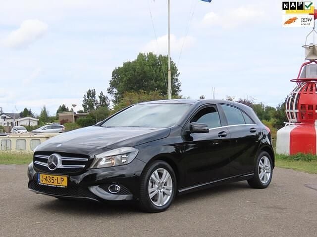 Zwart, metallic lak Gebruikt 2012 Mercedes A180 Ambition Hatchback | € 9.450 (Eerlijke prijs) - Afbeelding 1/4