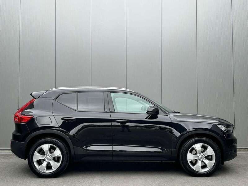Zwart Gebruikt 2019 Volvo XC40 Momentum SUV | € 21.945 (Goede deal) - Afbeelding 1/4