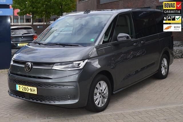 Grijs Gebruikt 2023 VW Multivan Style Van | € 53.995 (Goede deal) - Afbeelding 1/4