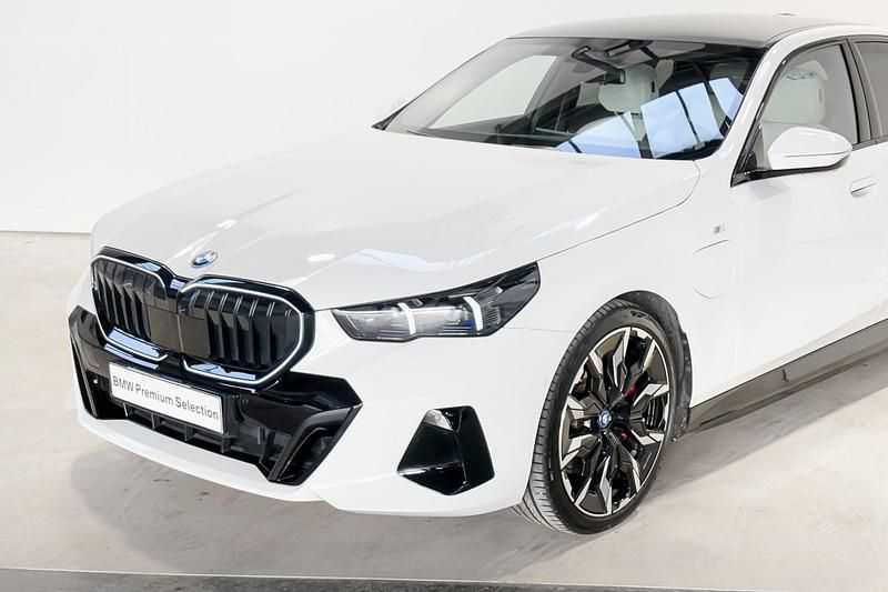 Occasion BMW 550e M Sport 489 PK (359 kW) 2025 Alpinweiss Sedan