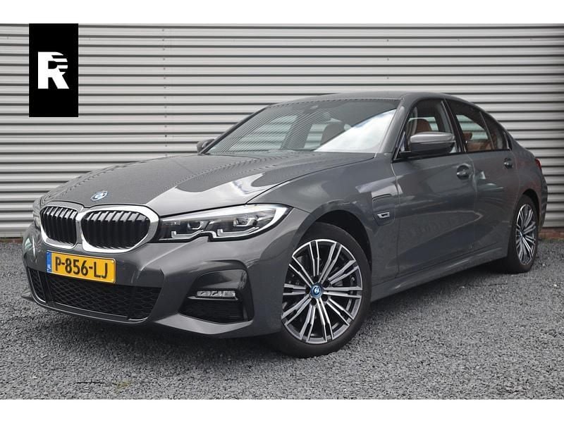 Grijs Gebruikt 2022 BMW 320 Sedan | € 32.900 (Iets duurder) - Afbeelding 1/4