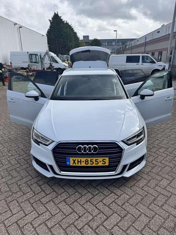 Wit Gebruikt 2019 Audi A3 Hatchback | € 16.500 (Eerlijke prijs) - Afbeelding 1/4