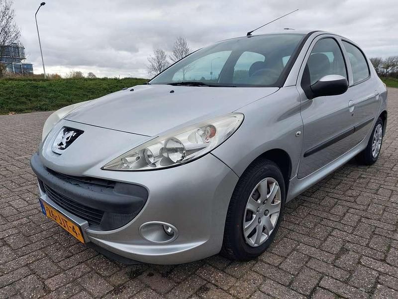 Zilver Gebruikt 2009 Peugeot 206 Hatchback | € 2.150 (Eerlijke prijs) - Afbeelding 1/4