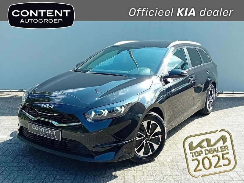 Aurora black pearl (zwart metallic) Nieuw 2025 Kia Ceed Stationwagen | € 31.140 (Eerlijke prijs) - Afbeelding 1/4