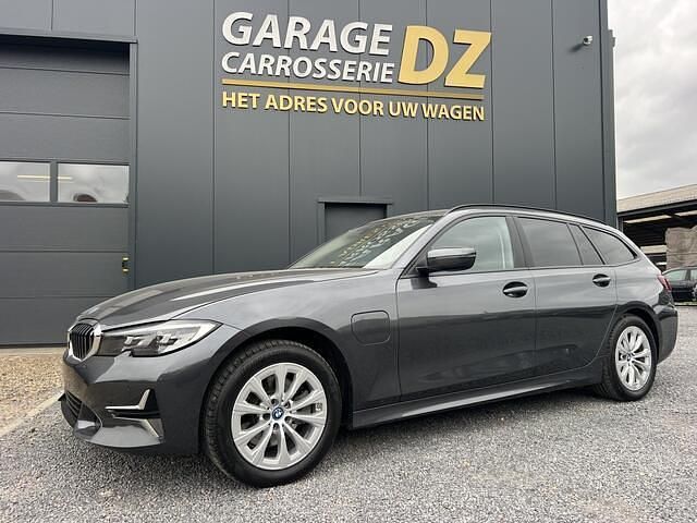 Grijs Gebruikt 2022 BMW 320 Advantage Stationwagen | € 29.599 - Afbeelding 1/4