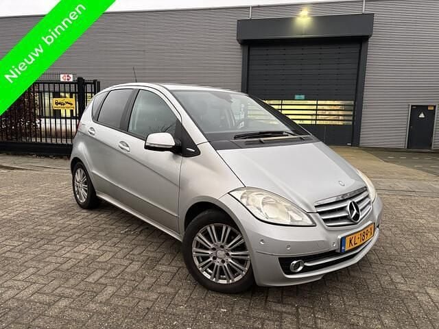 Grijs (metallic) Occasion 2010 Mercedes A180 MPV | € 2.899 (Goede deal) - Afbeelding 1/4